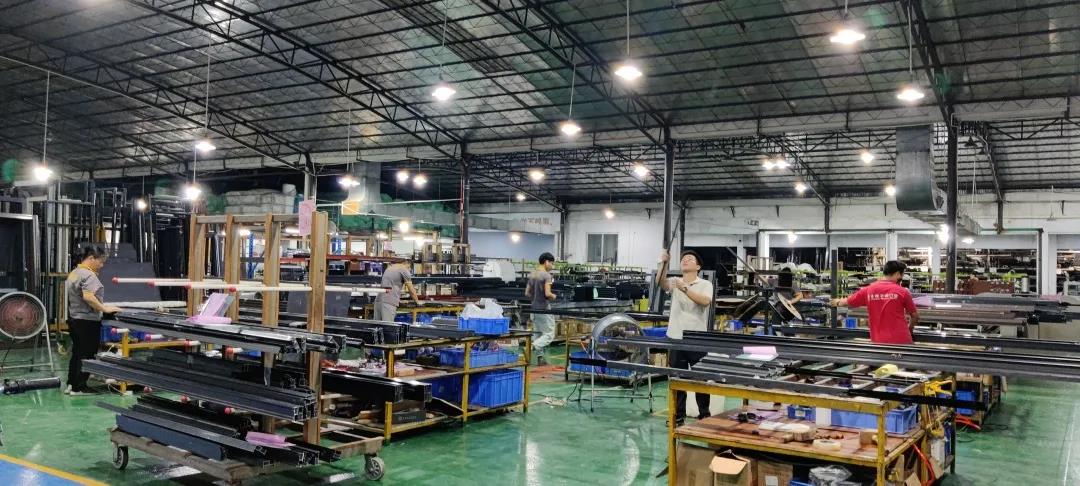 限電下的黑夜，向門窗人致敬